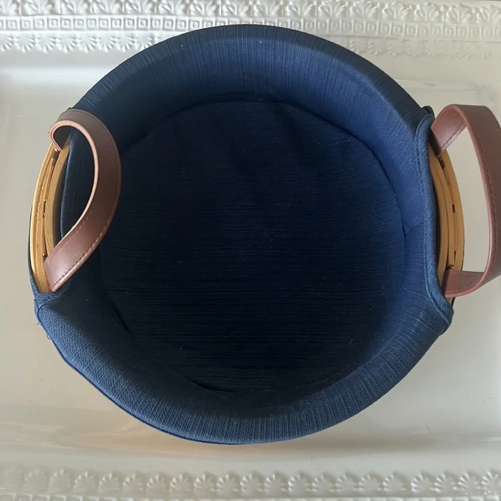 EUC Taskets Renaissance 11 inch round basket with blue liner and leather…